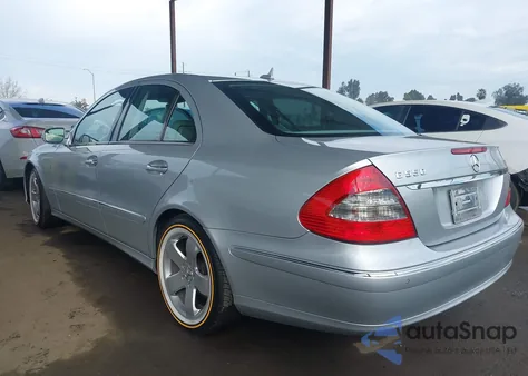 2007 Mercedes-Benz E 550 z USA, uszkodzony, nr VIN WDBUF72X07B065267